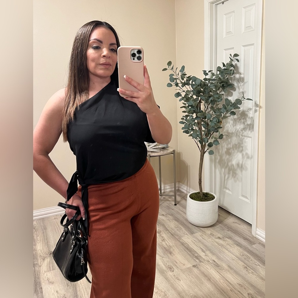 One shoulder Top Black - Picture 3 of 5